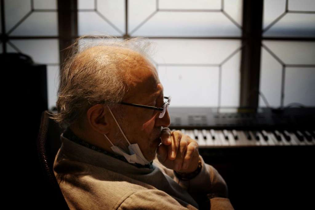 Edy Martínez fue pianista durante siete años en la orquesta de Ray Barretto y ha grabado y tocado con voces como Tito Puente, Machito, Dizzy Gillespie, Tito Rodríguez, Eddie Palmieri, Larry Harlow, Louie Ramírez, Mongo Santamaría, Gato Barbieri, Ray Barretto, Willie Colón y Celia Cruz.