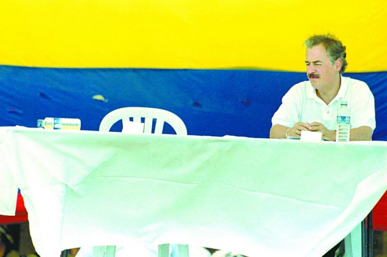 Todos los intentos de paz con las Farc reunidos en un ebook