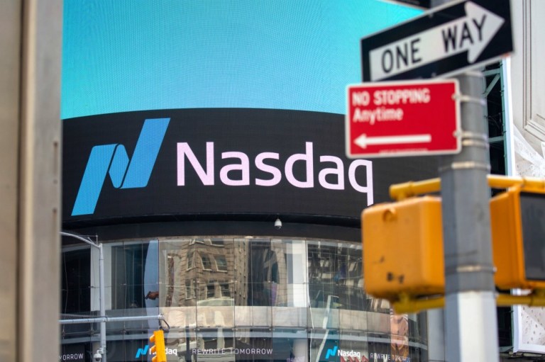 Nasdaq y S&P 500 cierran semana en niveles récord