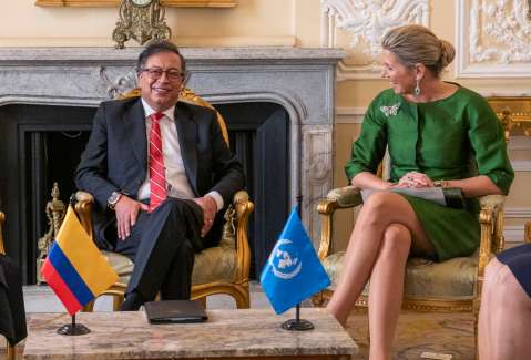 Reina Máxima de Países Bajos habla con Petro sobre inclusión y crédito social
