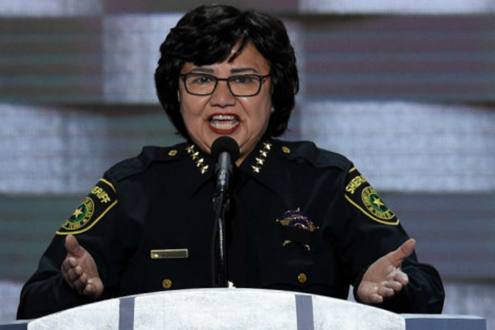 Valdez espera mantener a su novia alejada de la campaña para evitar que se vea envuelta en protestas. / Getty