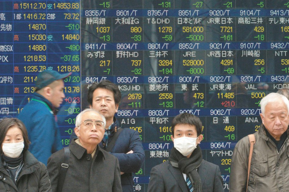 Los mercados asiáticos se han venido desvalorizando desde el 2012, afectando, de paso, al resto de los países en el mundo. / AFP