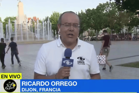 Video: Tres hombres intentaron besar al presentador Ricardo Orrego