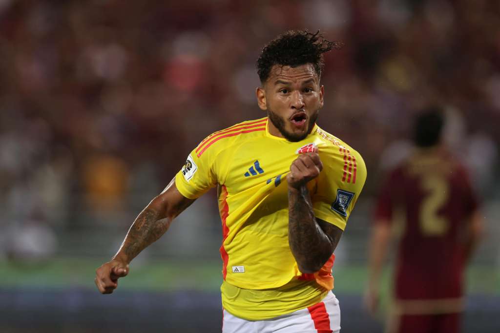 AMDEP3105. MATURÍN (VENEZUELA), 09/09/2025.- Luis Javier Suárez de Colombia celebra un gol este martes, en un partido por las eliminatorias a la Copa Mundial 2026 entre Venezuela y Colombia en el estadio Monumental de Maturín, en Maturín (Venezuela). EFE/ Ronald Peña R
