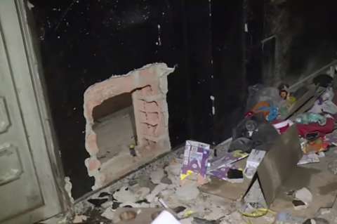 Con picos y palas vándalos saquean casas abandonadas en el sur de Bogotá