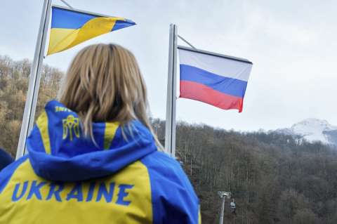 Crece tensión después de que Crimea anunciara declaración de independencia