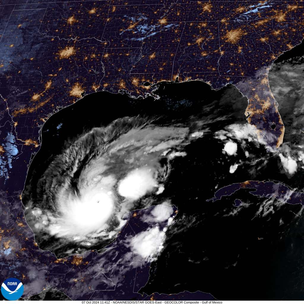 Ciudad de México/Miami, 7 oct (EFE).- Milton se ha fortalecido y se ha convertido en un huracán de categoría 3, en la escala Saffir-Cimpson, con vientos máximos sostenidos de 195 km/h, según la última actualización del Centro Nacional de Huracanes (NHC en sus siglas en inglés). Igualmente, el Gobierno de México actualizó sus datos a las 5 de la mañana, hora local, confirmando la categoría 3 para el huracán y, estableciendo advertencias sobre la llegada de fuertes e intensas lluvias al noreste, oriente, sur y sureste del país, incluida la península de Yucatán. Previamente, el Gobierno de México había emitido un aviso por el huracán Milton para la costa de la Península de Yucatán, que seguía su desplazamiento sobre el golfo de México. EFE/ Noaa - SOLO USO EDITORIAL/SOLO DISPONIBLE PARA ILUSTRAR LA NOTICIA QUE ACOMPAÑA (CRÉDITO OBLIGATORIO) -