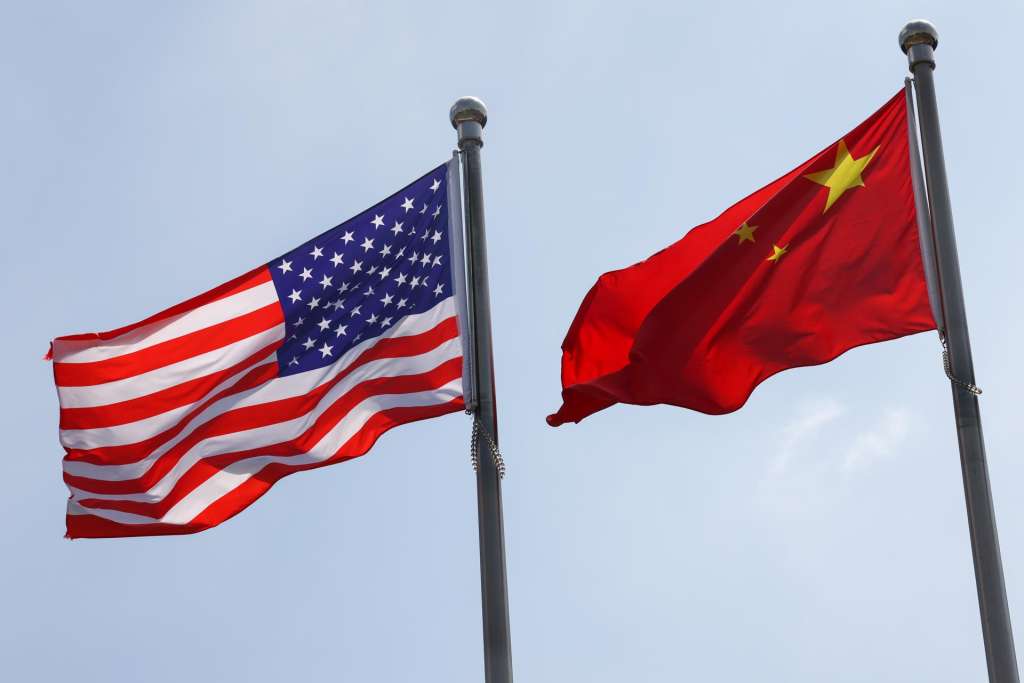 BEIJING (China), 11/08/2025.- National flags of the United States and China are seen in front of the General Electric Science Park in Beijing, China, 11 August 2025. 12 August marks the deadline for the 90-day extension of the truce about the reciprocal tariffs between the US and China. (Estados Unidos) EFE/EPA/WU HAO