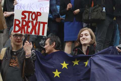 S&P pronostica una reducción del PIB británico del 2,8 % si hay "brexit" duro