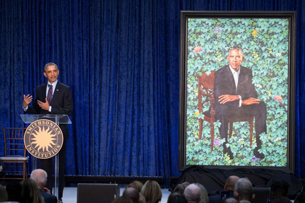 El expresidente estadounidense Barack Obama, ofrece un discurso durante la presentación de su retrato en la Galería Nacional de Retratos de Smitgsonian, en Washington DC. / EFE