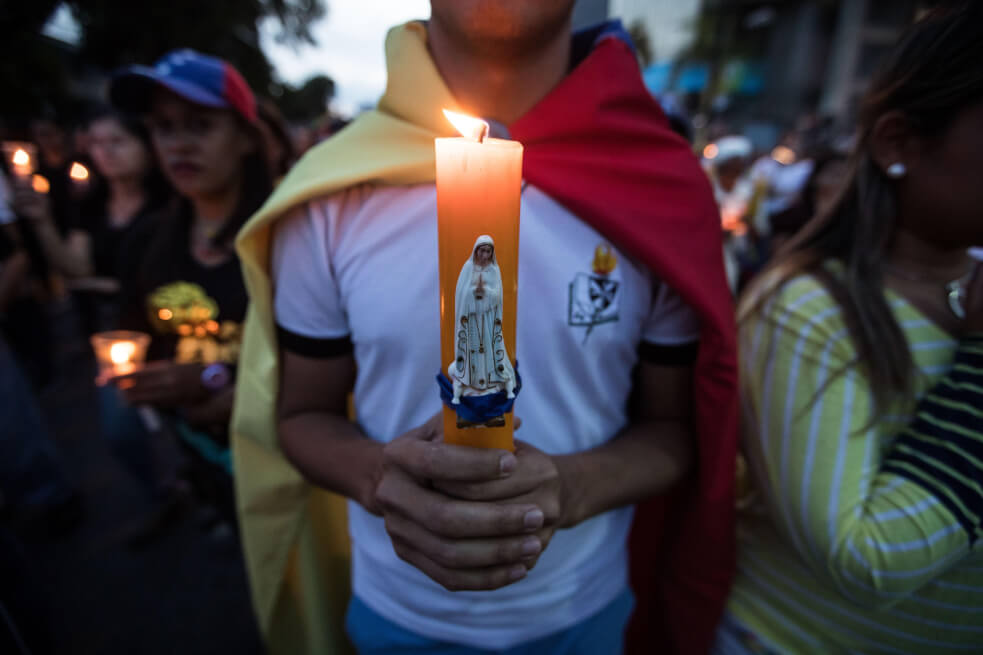 Una de las vigilias que se organizan en Caracas por estos días. / EFE