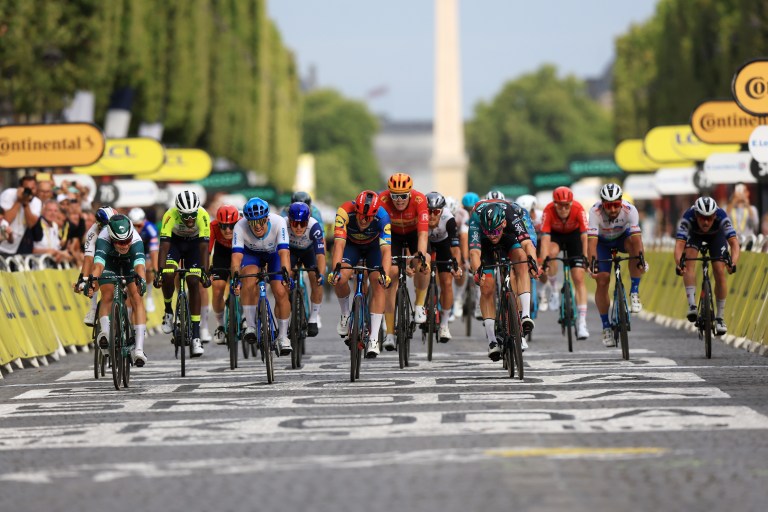 Paris (France), 23/07/2023.- Belgian rider Jordi Meeus (C-R) of team BORA-hansgrohe crosses the finish line to win the 21st and final stage of the Tour de France 2023 over 115kms from Saint-Quentin-en-Yvelines to Paris Champs-Elysee, France, 23 July 2023. Green Jersey best sprinter Belgian rider Jasper Philipsen (L) of team Alpecin-Deceuninck finished second. (Ciclismo, Francia) EFE/EPA/MARTIN DIVISEK