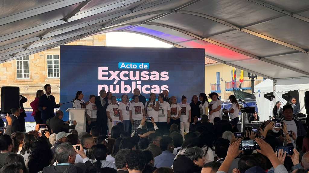 Acto de pedido de perdón por parte del Ministro de Defensa a las familias de las víctimas de las ejecuciones extrajudiciales o 'falsos positivos' de Soacha.