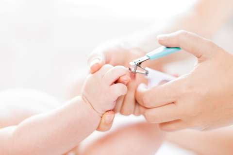 Paso a paso para cortar las uñas de su bebé sin lastimarlo: es muy sencillo