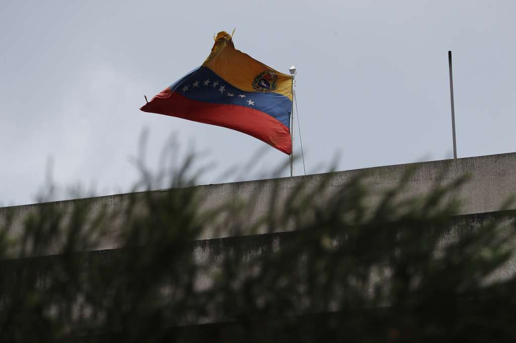 QUI01. QUITO (ECUADOR), 16/04/2024.- Fotografía de la sede del Consulado de Venezuela este martes en Quito (Ecuador). El presidente de Venezuela, Nicolás Maduro, anunció este martes, en la reunión virtual de la Comunidad de Estados Latinoamericanos y Caribeños (Celac), el cierre de la Embajada y consulados de la nación caribeña en Ecuador, en apoyo a México, tras el asalto de la Policía ecuatoriana a la sede diplomática de este país. EFE/ José Jácome