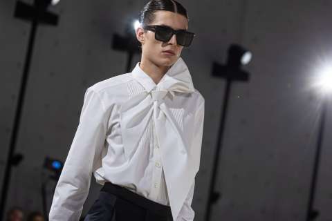 Saint Laurent redefine la masculinidad con elegancia en su nueva colección