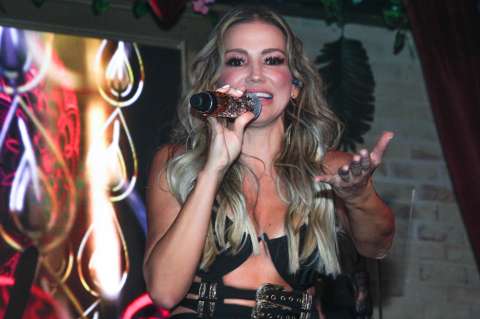 Fanny Lu derrama Lagrimas de amor, le canta al desamor e interpreta música popular