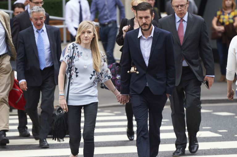 La lucha de unos papás británicos por salvar a su hijo de una enfermedad terminal