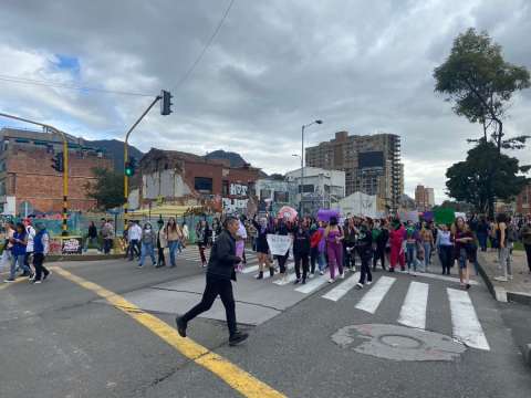 Manifestaciones de docentes y colectivos feministas en Bogotá