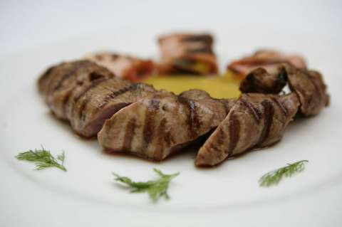 Lomo fino de cerdo con salsa de maní y leche de coco