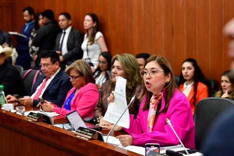 Se aplaza de nuevo discusión de la reforma a la salud: la próxima semana inicia el debate
