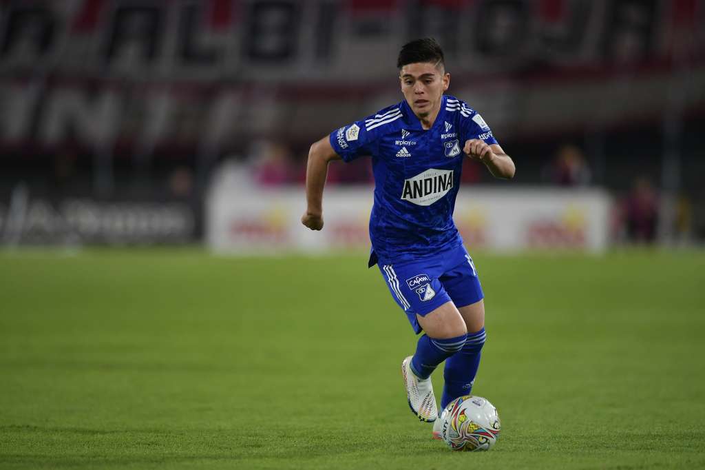 Jugador de Millonarios durante el encuentro contra Santa Fe por la Semifinal de Liga Betplay