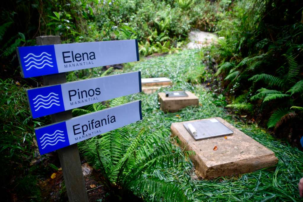 Cajas de mampostería ubicadas sobre los manantiales naturales de la cuenca en Tres Quebradas, en La Calera y que están bajo el control de Femsa, filial de Coca Cola en Latinoamérica