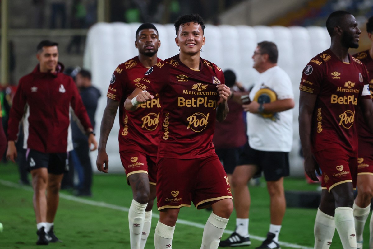 Tolima's midfielder #10 Juan Torres celebrates at the end of the Copa Libertadores group stage football match between Peru's Universitario and Colombia's Deportes Tolima at the Monumental "U" Marathon stadium in Lima on May 26, 2026. (Photo by Connie FRANCE / AFP)