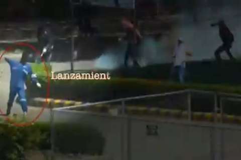 Ofrecen recompensa por información del encapuchado que lanzó explosivo a Policía en Neiva