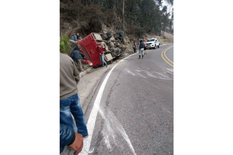Accidente de bus dejó un muerto y 19 heridos en vía Sogamoso-Aquitania, en Boyacá