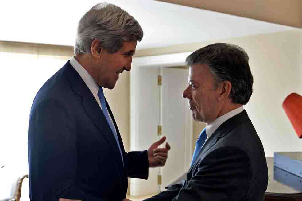 John Kerry se reunió con el presidente Santos en el Palacio de Nariño. / EFE