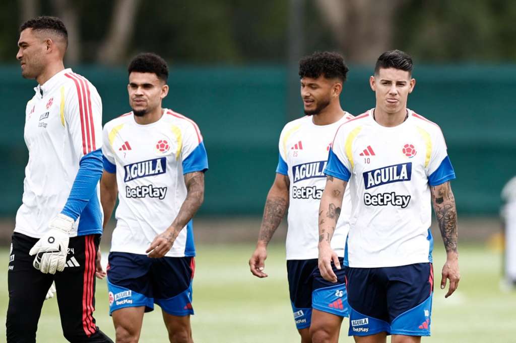 Álvaro Montero, Luis Díaz, Luis Suárez y James Rodríguez, de izquierda a derecha, los jugadores de la selección de Colombia en su útimo entrenamiento antes de debutar en el Mundial.