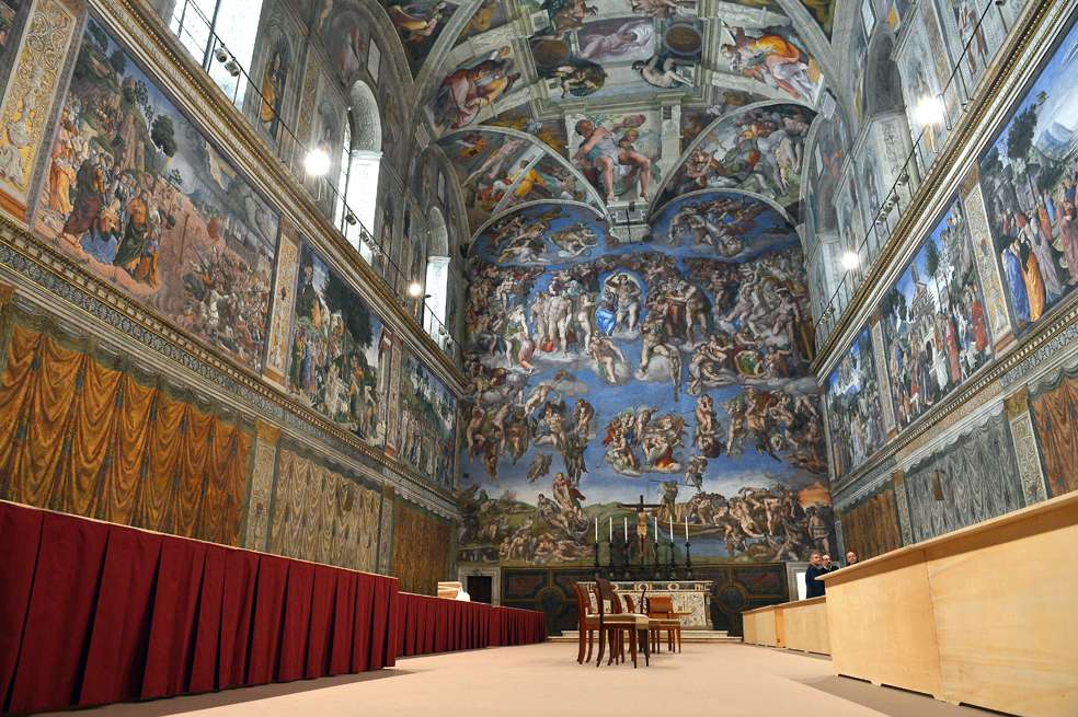 El cónclave para elegir al nuevo papa se llevará a cabo, como tradicionalmente sucede, al interior de la Capilla Sixtina.