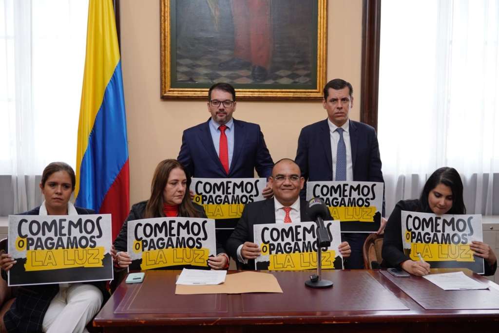 Karina Espinoza, Laura Fortich, Claudia Pérez (Partido Liberal), Julio Alberto Elias, Julio Elías Chagui y Antonio José Correa (Partido de la U).