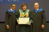 Javier Milei recibe doctorado honoris causa durante la posesión de De la Espriella en Cali