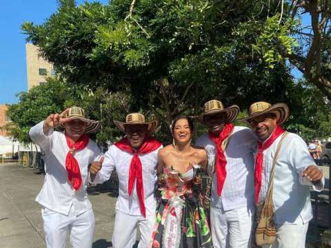 En moto atracan a miembros de la comitiva de la Reina Popular del Carnaval