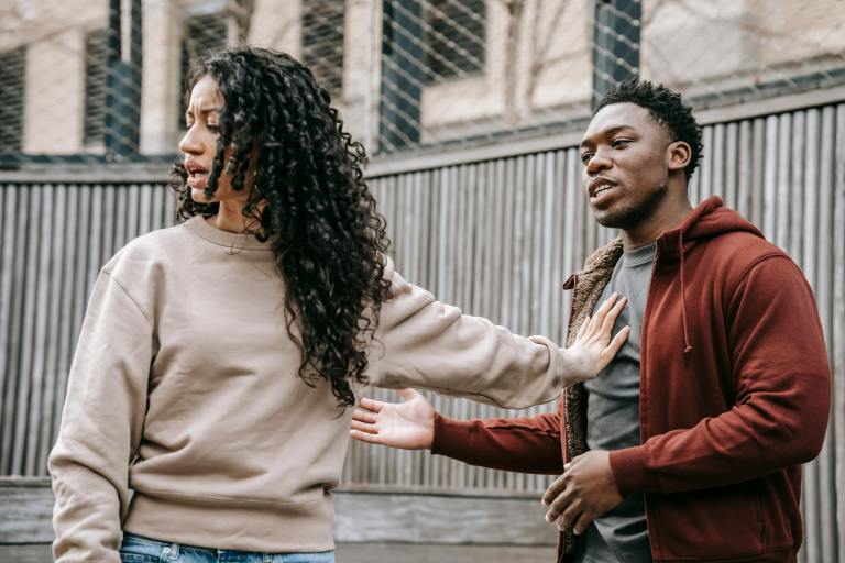Límites en las relaciones: querer a alguien no significa aguantarlo todo