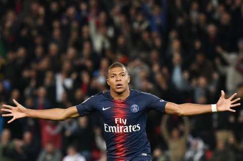 Kylian Mbappé sí estará contra el Atalanta de Zapata y Muriel