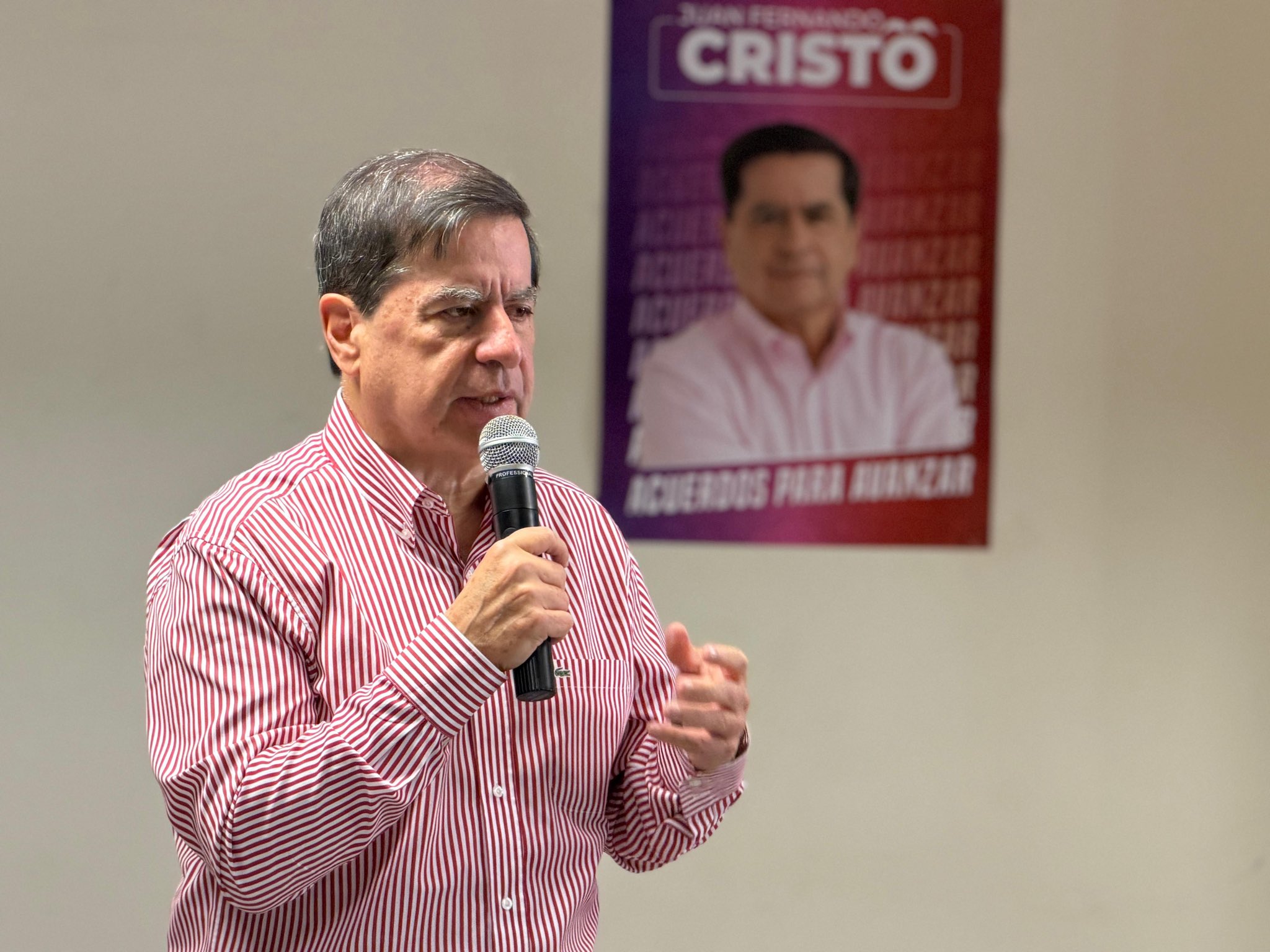 Candidato Juan Fernando Cristo en Ibagué.