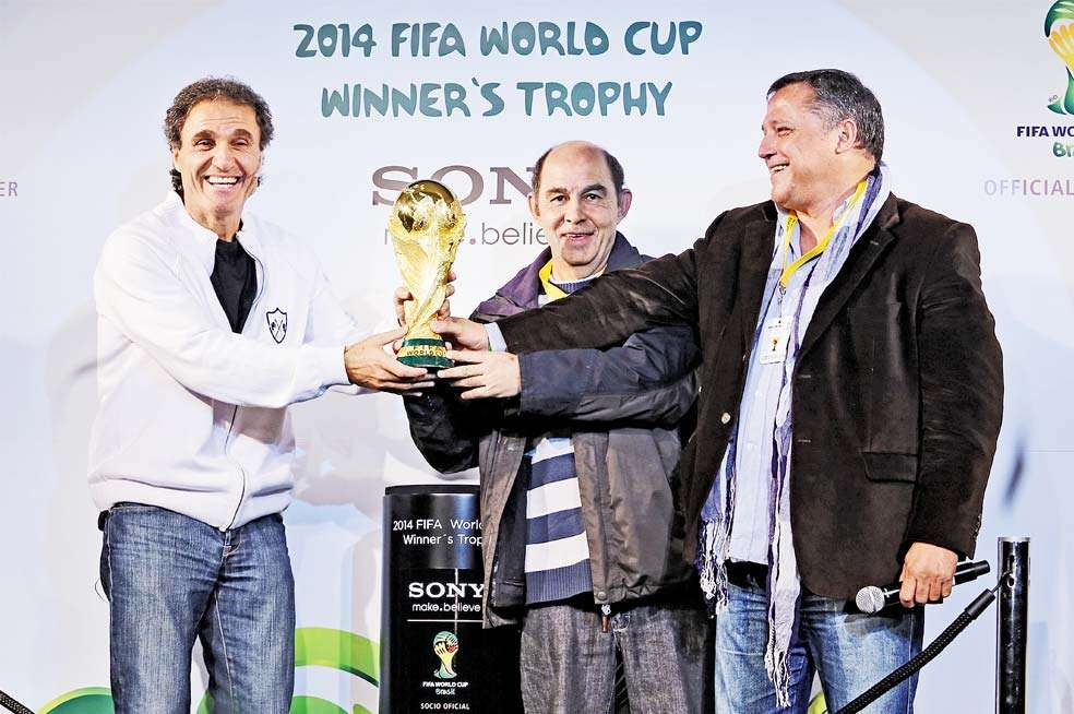 Óscar Ruggeri (izq.), junto a Ricardo Bochini (campeón mundial en el 86) y Daniel Bertoni (en el 78). / Daniel Avellaneda