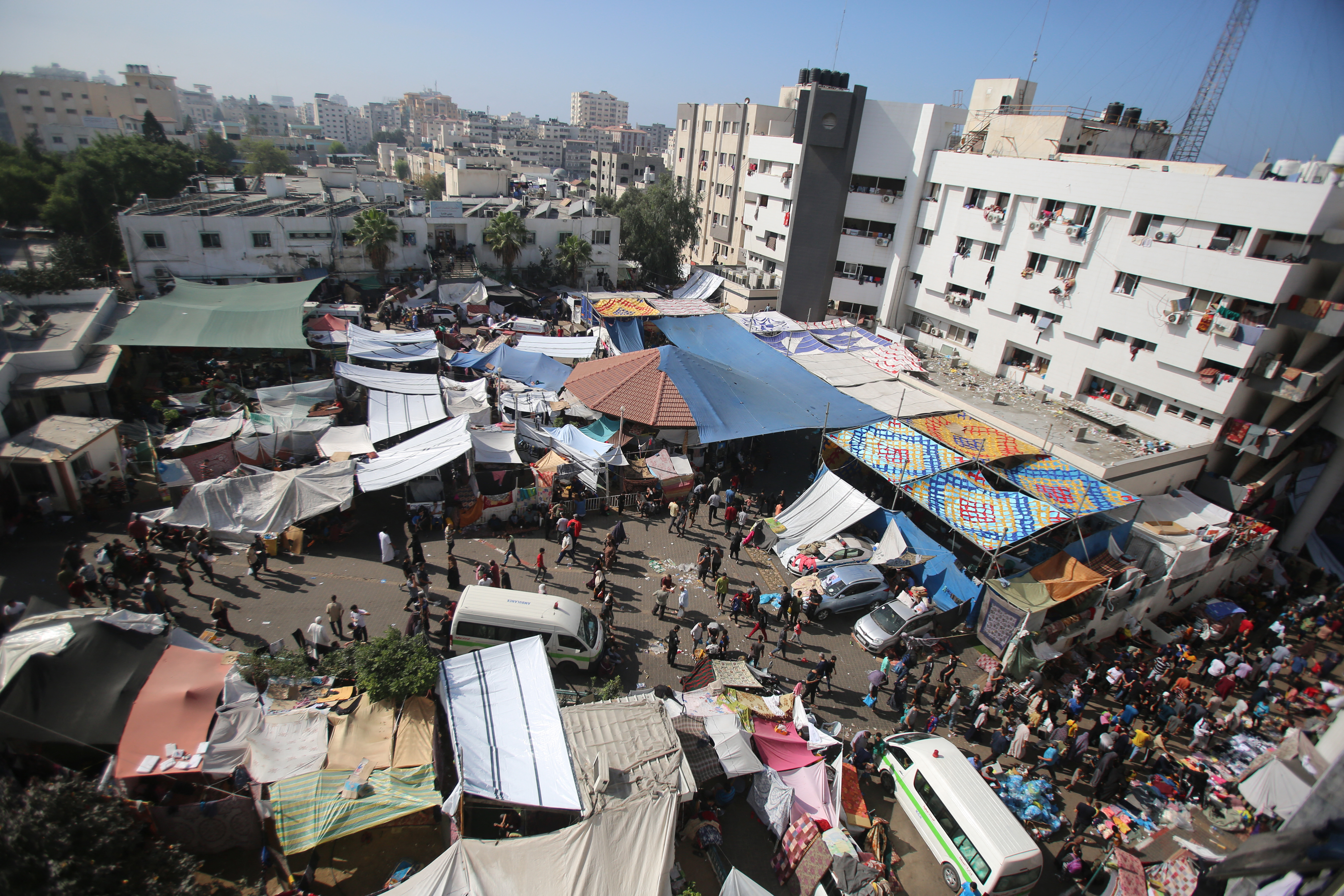 Una vista aérea muestra el recinto del hospital Al-Shifa en la ciudad de Gaza 
(7 de noviembre de 2023).