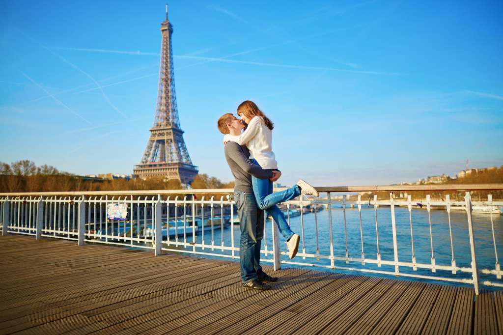 París es llamada y conocida como la ciudad del amor.