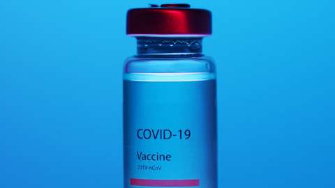 Oferta de vacunas de COVID-19 falsas crece un 400 % en la dark web