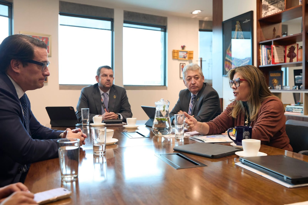 Fiscal Luz Adriana Camargo se reúne por primera vez con el ministro de Justicia, Iván Cancino