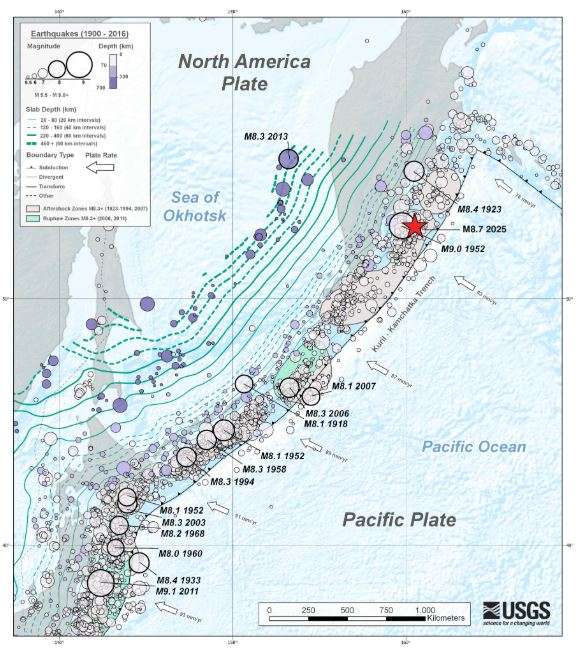 Esta imagen, elaborada por el USGS (Servicio Geológico de los Estados Unidos), muestra la actividad sísmica histórica en la zona de subducción de Kuril-Kamchatka, ubicada entre la placa del Pacífico y la placa de América del Norte.