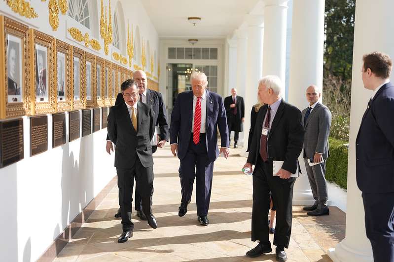 El presidente Petro con su homólogo estadounidense, Donald Trump, en su visita en la Casa Blanca.