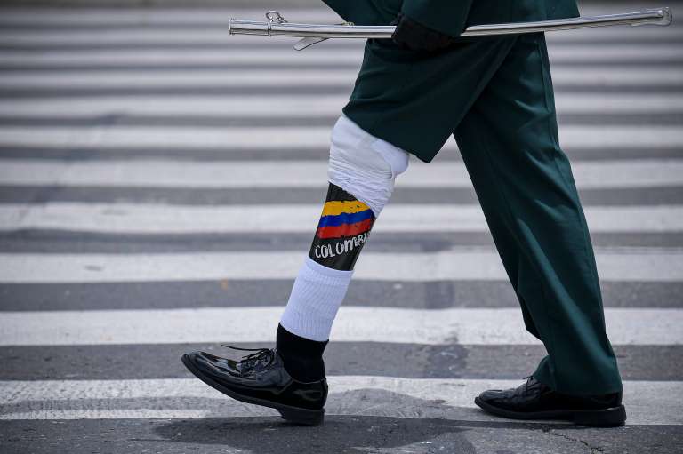 Miles de ciudadanos se congregaron la tarde del domingo a lo largo de la Av. Boyacá para presenciar el tradicional desfile y rendirle homenaje a los miembros de las Fuerzas Militares.