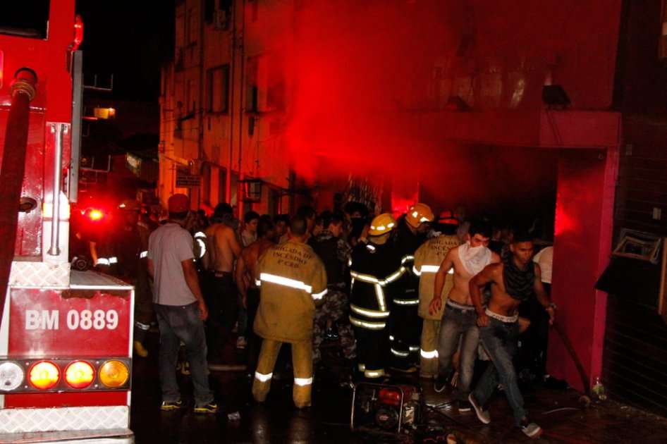 Un incendio en la discoteca Kiss de la ciudad de Santa María (Brasil) dejó al menos 232 muertos y 106 heridos.