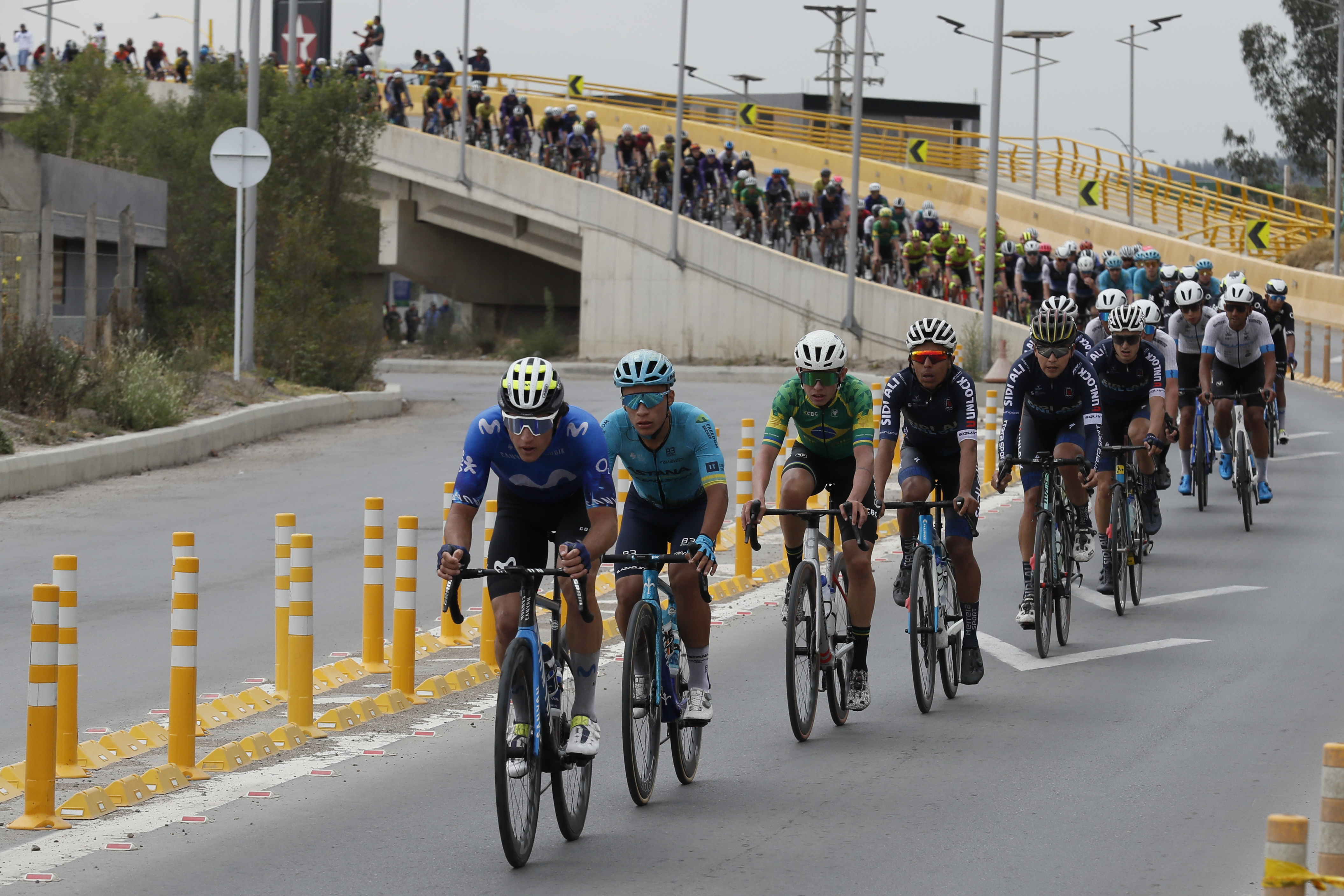 AMDEP6475. PAIPA (COLOMBIA), 06/02/2024.- Corredores compiten en la primera etapa del Tour Colombia 2024 hoy, entre Paipa y Duitama (Colombia). EFE Carlos Ortega