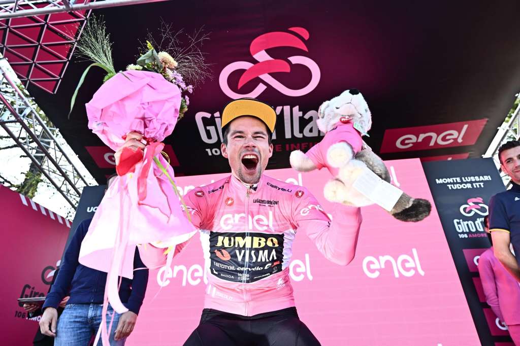 Monti Lussari (Italy), 27/05/2023.- Slovenian rider Primoz Roglic of team Jumbo Visma team wearing the overall leader's pink jersey celebrates on the podium after the 20th stage of the 2023 Giro d'Italia cycling race, an individual time trial (ITT) over 18,6 km from Tarvisio to Monte Lussari, Italy, 27 May 2023. (Ciclismo, Italia, Eslovenia) EFE/EPA/LUCA ZENNARO